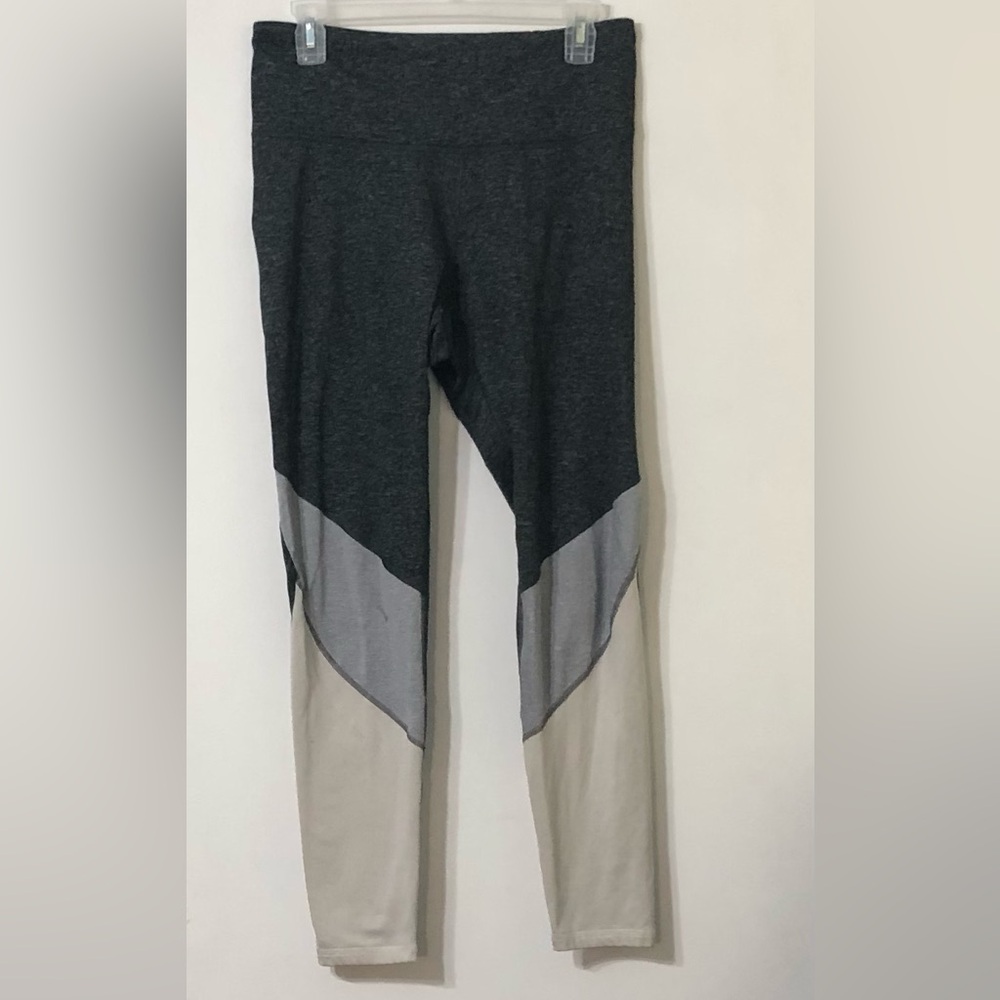 Old Navy active legging go dry high rise dark/ light gray/beige. Size L